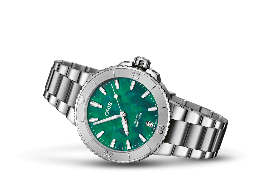 Aquis Date 01 733 7770 4137-07 8 18 05P - Side View