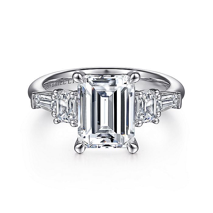 18K White Natural Diamond Semi-Mount Ring that accomodates a 9.00 x 7.00 mm Center